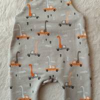 Latzhose Baby Set Strampler, Shirt, Mütze und Halstuch, Erstlingsset, Dinos, Waffeljersey Bild 8