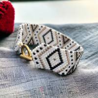 Perlenarmband „Micaela“, weiß-schwarz-golden, geometrisches Muster, Armband handgemacht, Armband modern, Geschenk Frau Bild 10