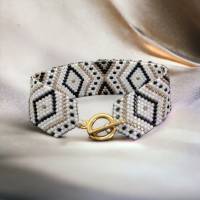 Perlenarmband „Micaela“, weiß-schwarz-golden, geometrisches Muster, Armband handgemacht, Armband modern, Geschenk Frau Bild 6
