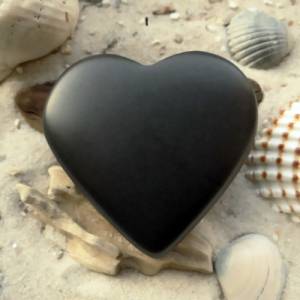 Herz Keltischer Knoten Gravur Stein Basalt - feiner Talisman für Fans der Kelten - Glücksbringer Bild 2