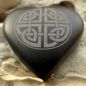 Herz Keltischer Knoten Gravur Stein Basalt - feiner Talisman für Fans der Kelten - Glücksbringer Bild 8