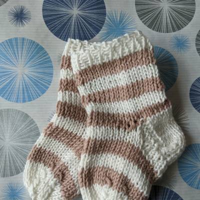 BabySocken Neugeborenen Ringelsocken nougat - weiß geringelt