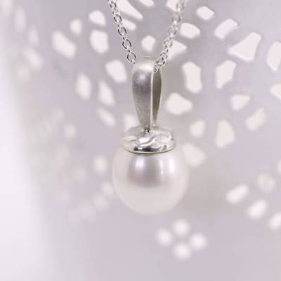 Anhänger aus Silber mit Perlentropfen