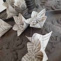 Nachhaltige Blüten-Dekoration aus Buchseiten, Papierblüten, Origami Bild 3
