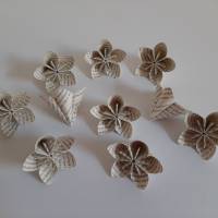 Nachhaltige Blüten-Dekoration aus Buchseiten, Papierblüten, Origami Bild 8