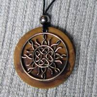Halskette, Amulett mit keltischem Knoten, keltische Sonne auf Olivenholz Bild 3