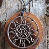 Halskette, Amulett mit keltischem Knoten, keltische Sonne auf Olivenholz Bild 4