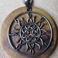 Halskette, Amulett mit keltischem Knoten, keltische Sonne auf Olivenholz Bild 5