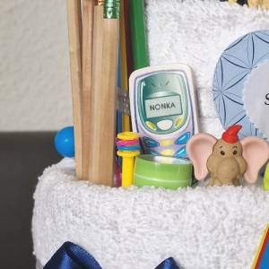 Einschulung Geschenk Junge aus Handtüchern  Stifte Radiergummi  Schulranzen  erster Schultag Charm  Anhänger Bild 3