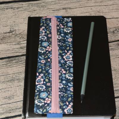 Stiftemäppchen mit Gummiband- Etui- Blümchenmuster blau/rosa