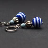 Ohrringe, Perlen, Streifen, rauchblau, dunkelblau und weiß, gestreift Bild 2