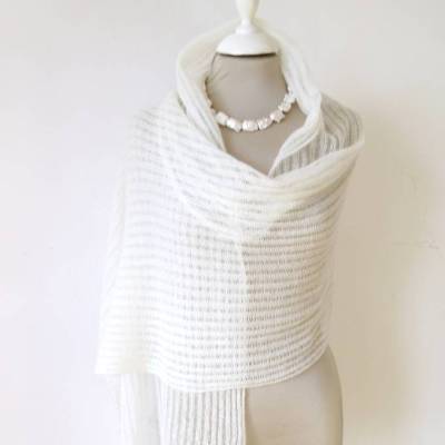 Weißer Brautschal aus Mohair, schlichte Hochzeitsstola gestrickt, festlicher Umhang, sommerlicher Damenschal