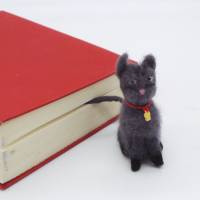 Lesezeichen grauer Kater - Katze bewacht das Buch seiner Besitzer, witziges Lesezeichen für Katzenfreunde, Buchaccessoir Bild 2