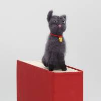 Lesezeichen grauer Kater - Katze bewacht das Buch seiner Besitzer, witziges Lesezeichen für Katzenfreunde, Buchaccessoir Bild 5