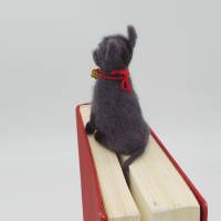 Lesezeichen grauer Kater - Katze bewacht das Buch seiner Besitzer, witziges Lesezeichen für Katzenfreunde, Buchaccessoir Bild 6