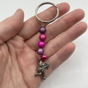 Bunter Glasperlen Schlüsselanhänger mit Amor Anhänger – Schicker Begleiter für Schlüssel, Taschen und Rucksäcke Bild 3