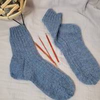 Handgestrickte Socken Gr. 42/43 blau Wollsocken gestrickt Damen Herren unisex Stricksocken Markenwolle Geschenke für Ihn Bild 1