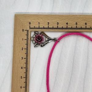 90er Vintage Trachtenkette mit Rosen Anhänger, pink rosa Bild 5