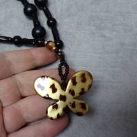 schwarze Halskette mit Leo Perlen und Schmetterling Bild 3