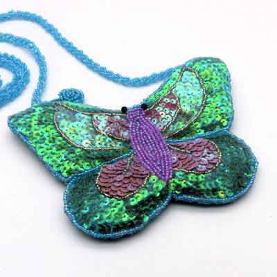 Umhängetasche Butterfly, grün, lila, türkis, Perlen, Pailletten, 15 x 11 cm, Schmetterling