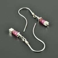 Zarte Hängeohrringe aus rosa Turmalin und 925er Silber, Turmalinwürfel Würfelschmuck Ohrringe minimalistisch Hochzeit Bild 2