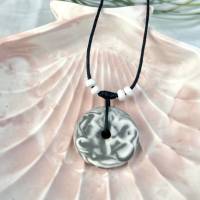Halskette aus Jesmonite marmoriert in weiß -grau an einem Baumwollband mit Holzperlen, Geburtstag,Geschenk Bild 3