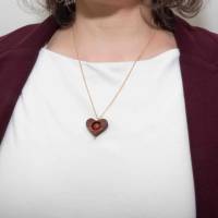 Halskette mit kleinem Herz-Anhänger aus Holz und Edelsteinperle in 4 Varianten Bild 2