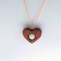 Halskette mit kleinem Herz-Anhänger aus Holz und Edelsteinperle in 4 Varianten Bild 6