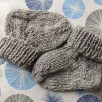 Kunterbunte BabySöckchen - Neugeborenen-Socken hellgrau Bild 1