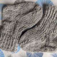 Kunterbunte BabySöckchen - Neugeborenen-Socken hellgrau Bild 2