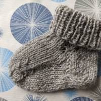 Kunterbunte BabySöckchen - Neugeborenen-Socken hellgrau Bild 4