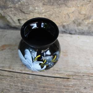 kleine Vase Kugelvase Hyalithglas Schwarzglas Emaillefarben Handbemalt 50er Jahre DDR GDR Bild 3