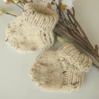 Warme Frühchensocken / Babysöckchen aus 6-fädiger Qualitäts - Sockenwolle. Tweed. Socken ca. 8,5cm Fußlänge ungedehnt Bild 1