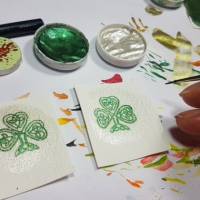 Pillendose Kleeblatt Symbol keltisch inspiriert handgemalt Bild 2