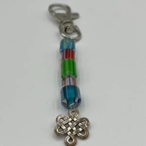Bunter Glasperlen Schlüsselanhänger mit keltischem Knoten – Schicker Begleiter für Schlüssel, Taschen und Rucksäcke Bild 2