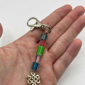 Bunter Glasperlen Schlüsselanhänger mit keltischem Knoten – Schicker Begleiter für Schlüssel, Taschen und Rucksäcke Bild 4