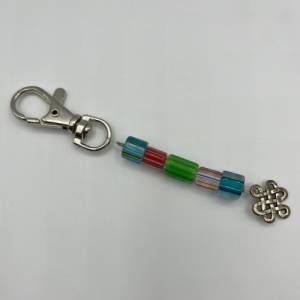 Bunter Glasperlen Schlüsselanhänger mit keltischem Knoten – Schicker Begleiter für Schlüssel, Taschen und Rucksäcke Bild 7
