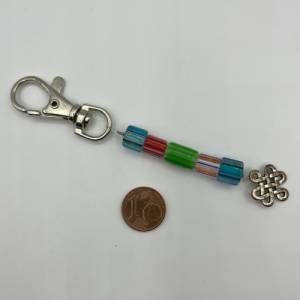 Bunter Glasperlen Schlüsselanhänger mit keltischem Knoten – Schicker Begleiter für Schlüssel, Taschen und Rucksäcke Bild 8