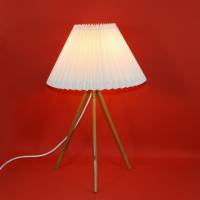 Unikat Tischlampe Leuchte Tripod Dreibein weiß braun Bambus Plissee Klemmschirm Flur vintage upcycling Bild 1