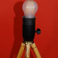 Unikat Tischlampe Leuchte Tripod Dreibein weiß braun Bambus Plissee Klemmschirm Flur vintage upcycling Bild 10