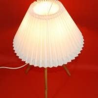 Unikat Tischlampe Leuchte Tripod Dreibein weiß braun Bambus Plissee Klemmschirm Flur vintage upcycling Bild 4