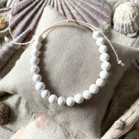 „White Sand“ - Edelstein-Armband mit Magnesit-Perlen in off-white Bild 3
