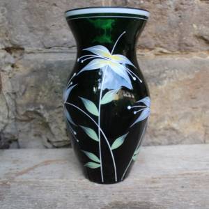Vase dunkelgrünes Glas Handbemalt Blumendekor 50er 60er Jahre DDR Bild 3