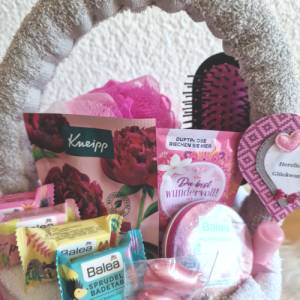 Geschenk Frauen Wellness Korb Muttertag Geburtstag Valentinstag Glücksschweinchen Schutzengel Bild 2
