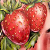 ERDBEERTRAUM - gemaltes Frauenportrait mit Erdbeeren auf Leinwand 50cmx50cmx3,6cm von Christiane Schwarz Bild 8