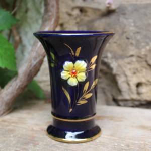 kleine Vase Echt Kobalt mit Blumen Relief Souvenir Reit im Winkl Bavaria Keramik 60er 70er Jahre Bild 1