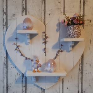 Weißes Regal in Herzform * Regal aus Fichte * Herz aus Holz * Shabby Style * 56 cm * Geschenk Muttertag Bild 2