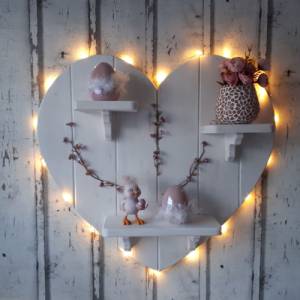 Weißes Regal in Herzform * Regal aus Fichte * Herz aus Holz * Shabby Style * 56 cm * Geschenk Muttertag Bild 3