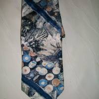 Seidenweber Krawatte  in edlem  blau-beige gemusterten Design. Bild 2