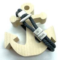 Maritimes Armband aus Segelseil, dunkelgrau, mit versilberten Zwischenstücken und versilbertem Hake Bild 1